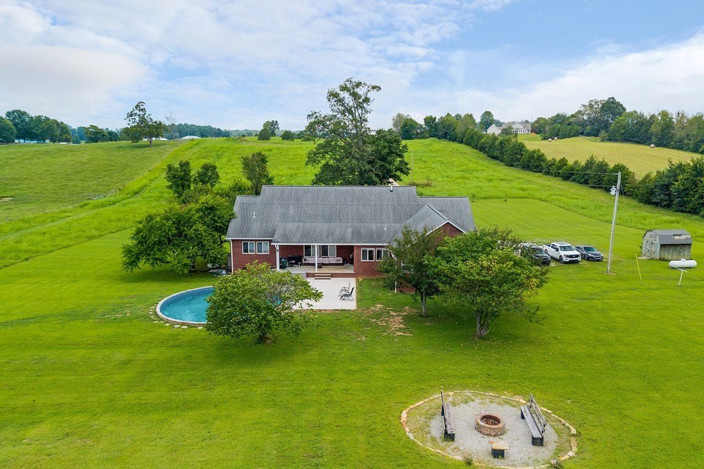 SPARTA, Tennessee, 38583, United States, 4 Bedrooms Bedrooms, ,3 BathroomsBathrooms,Residential,Forsale,1929831