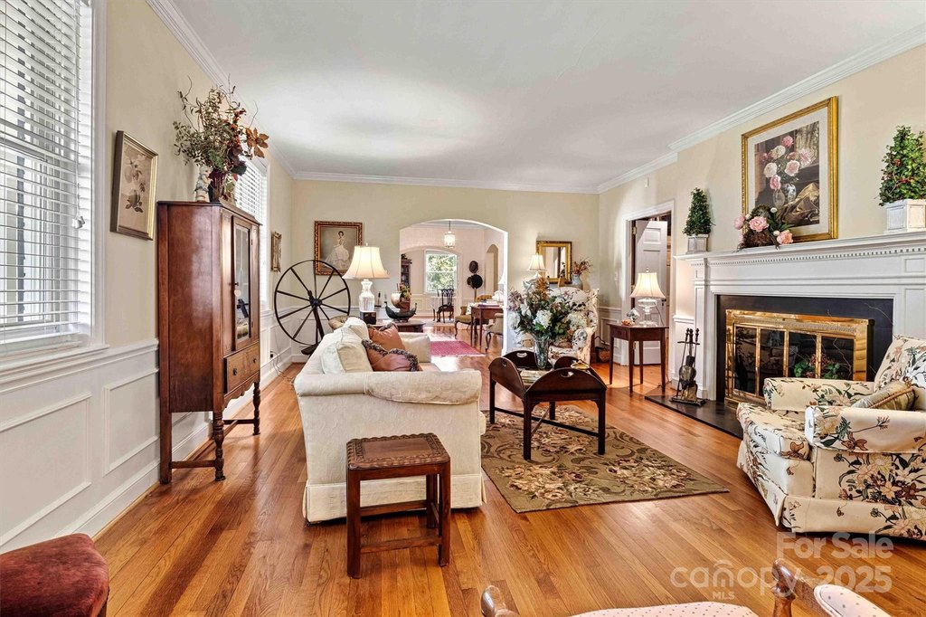 Hickory, North Carolina, 28601, United States, 4 Bedrooms Bedrooms, ,3.5 BathroomsBathrooms,Residential,Forsale,1985895