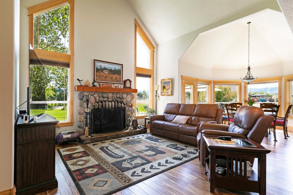 Hamilton, Montana, 59840, United States, 4 Bedrooms Bedrooms, ,4.5 BathroomsBathrooms,Residential,Forsale,1941161