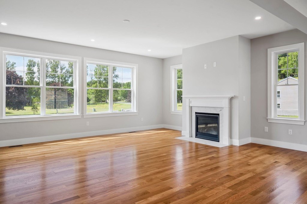 Kittery, Maine, 03905, United States, 3 Bedrooms Bedrooms, ,2.5 BathroomsBathrooms,Residential,Forsale,1968472