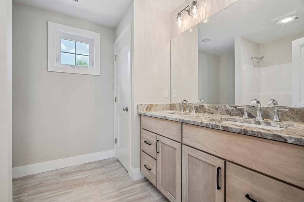 Kittery, Maine, 03905, United States, 3 Bedrooms Bedrooms, ,2.5 BathroomsBathrooms,Residential,Forsale,1968472