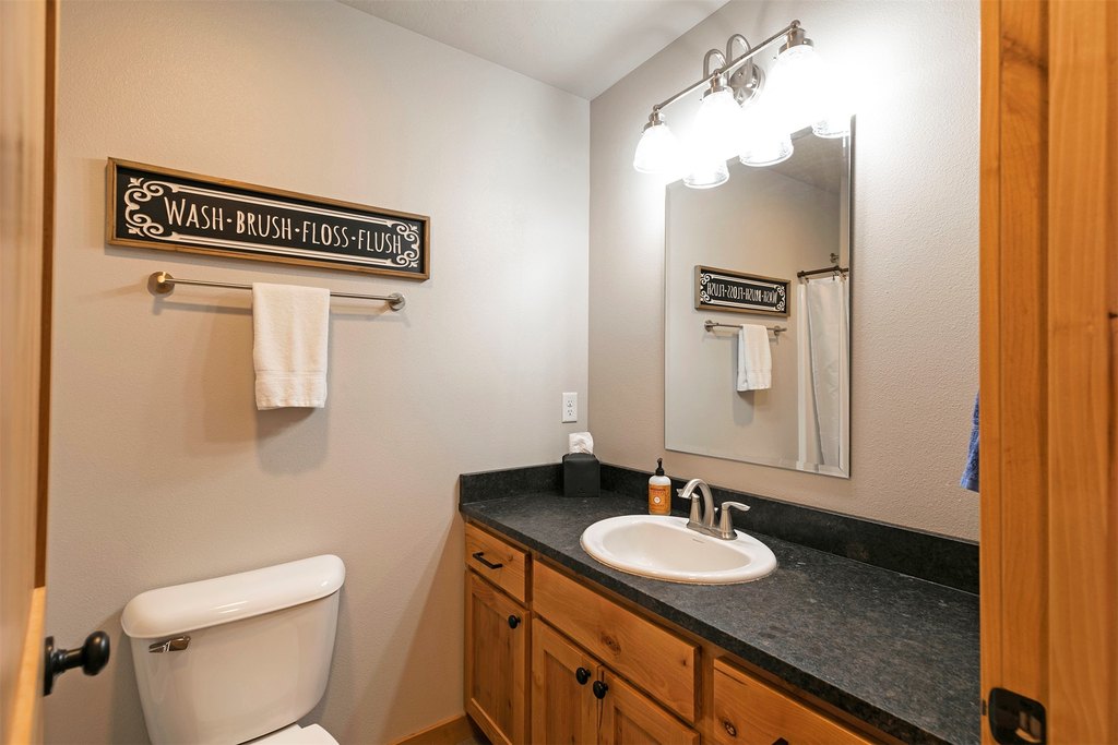 Hamilton, Montana, 59840, United States, 3 Bedrooms Bedrooms, ,2.5 BathroomsBathrooms,Residential,Forsale,1894845