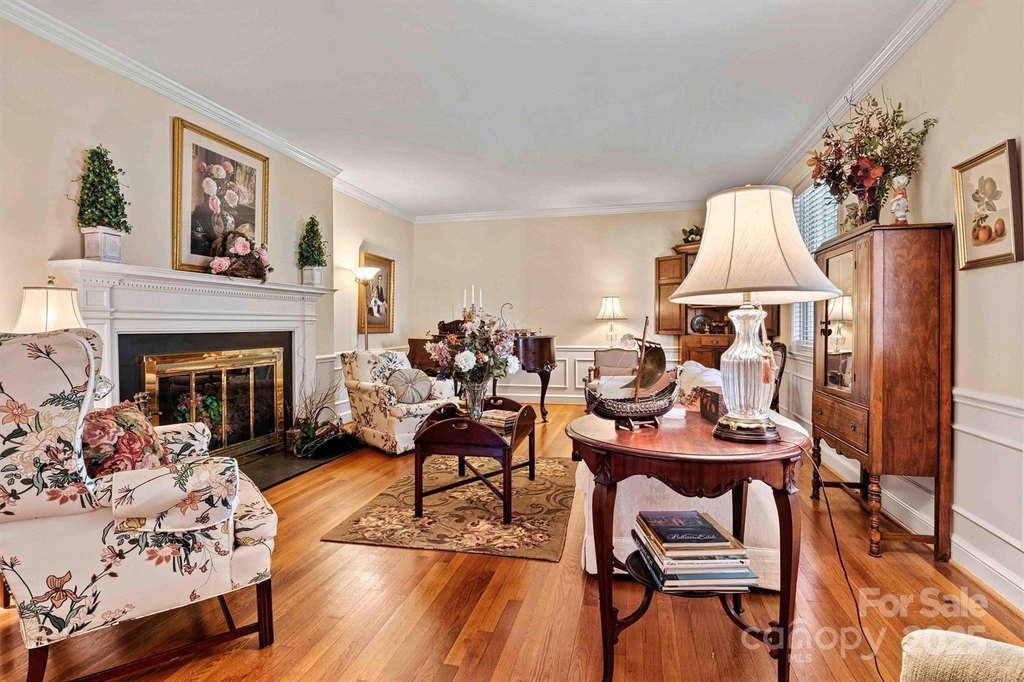 Hickory, North Carolina, 28601, United States, 4 Bedrooms Bedrooms, ,3.5 BathroomsBathrooms,Residential,Forsale,1985895