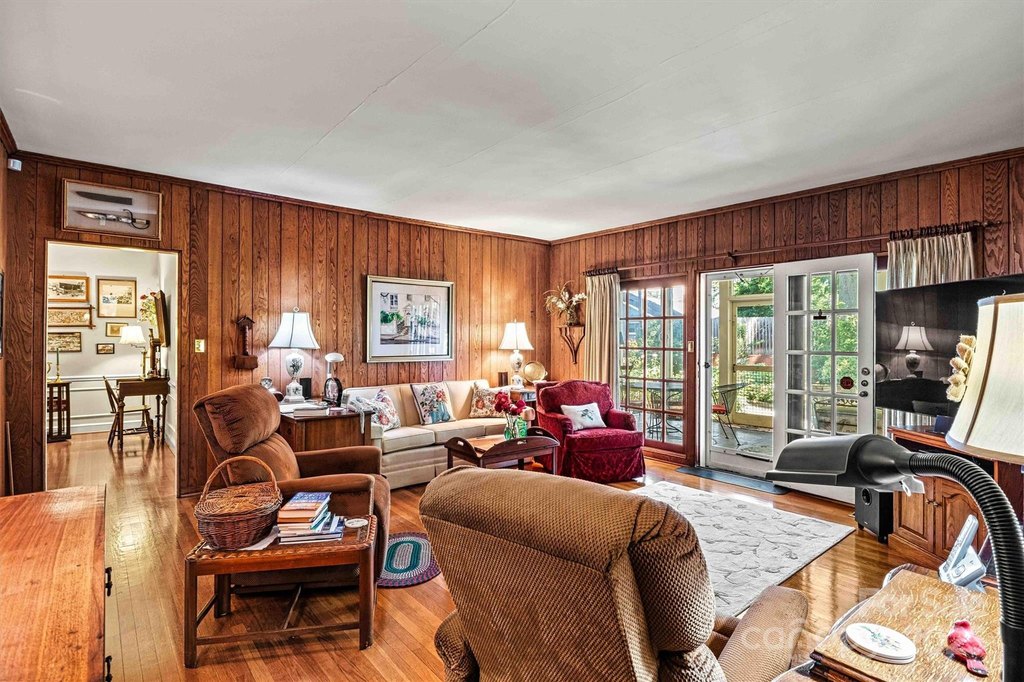 Hickory, North Carolina, 28601, United States, 4 Bedrooms Bedrooms, ,3.5 BathroomsBathrooms,Residential,Forsale,1985895