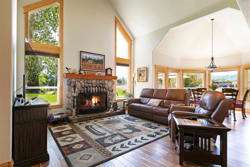 Hamilton, Montana, 59840, United States, 4 Bedrooms Bedrooms, ,4.5 BathroomsBathrooms,Residential,Forsale,1941161