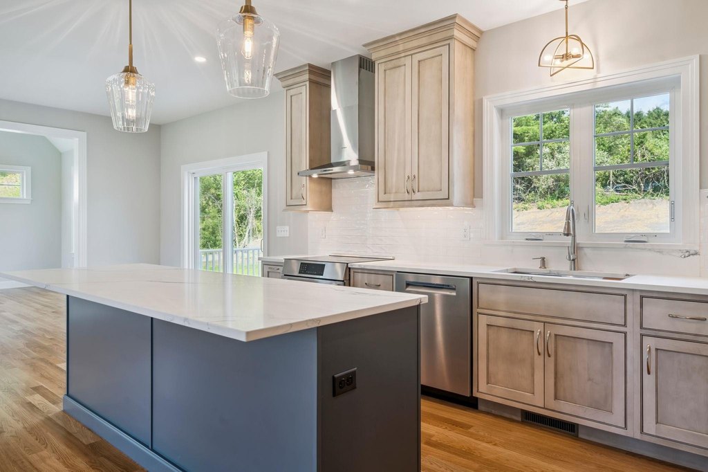 Kittery, Maine, 03905, United States, 3 Bedrooms Bedrooms, ,2.5 BathroomsBathrooms,Residential,Forsale,1968472