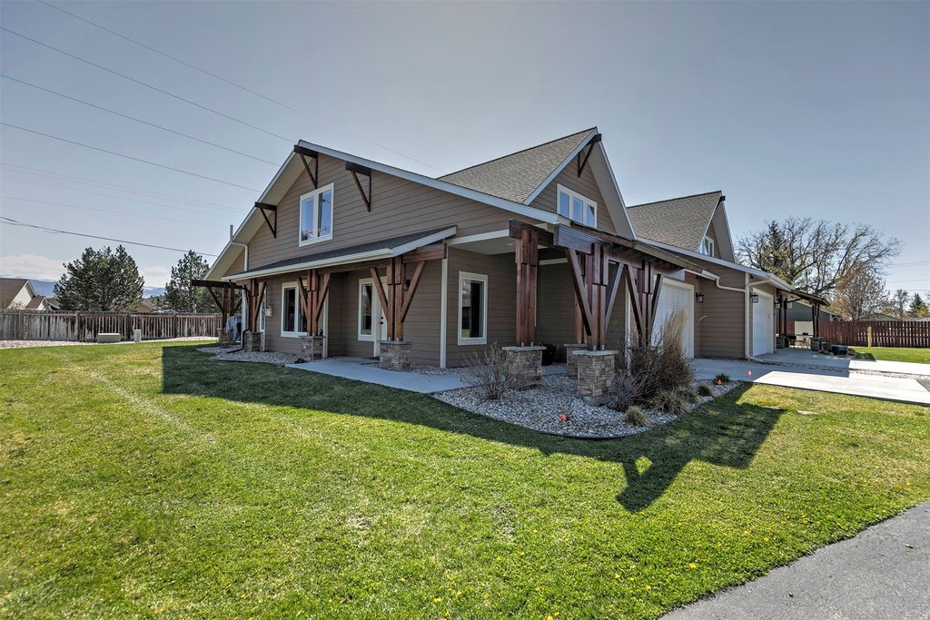 Hamilton, Montana, 59840, United States, 3 Bedrooms Bedrooms, ,2.5 BathroomsBathrooms,Residential,Forsale,1894845