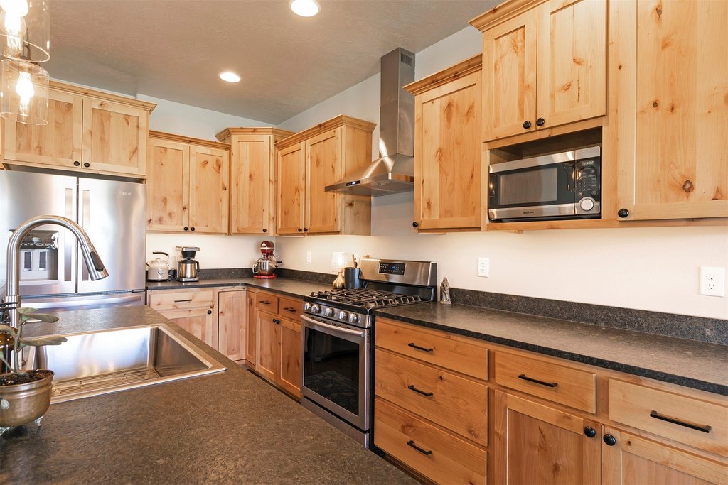 Hamilton, Montana, 59840, United States, 3 Bedrooms Bedrooms, ,2.5 BathroomsBathrooms,Residential,Forsale,1894845