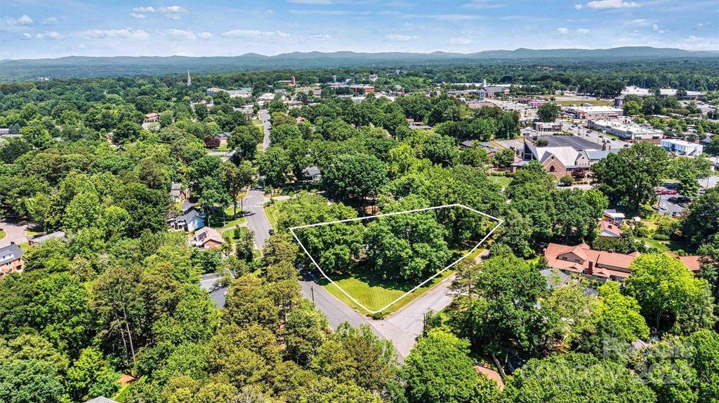 Hickory, North Carolina, 28601, United States, 4 Bedrooms Bedrooms, ,3.5 BathroomsBathrooms,Residential,Forsale,1985895