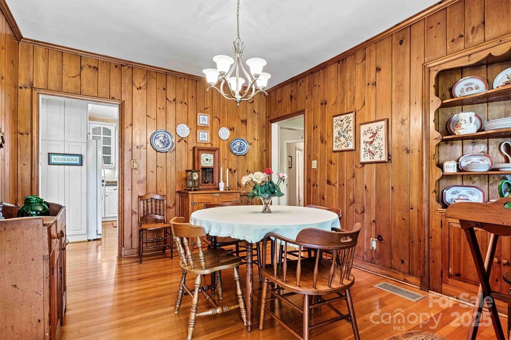 Hickory, North Carolina, 28601, United States, 4 Bedrooms Bedrooms, ,3.5 BathroomsBathrooms,Residential,Forsale,1985895