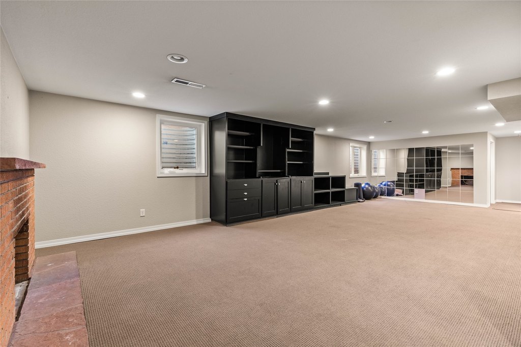 Missoula, Montana, 59803, United States, 5 Bedrooms Bedrooms, ,3 BathroomsBathrooms,Residential,Forsale,1914968