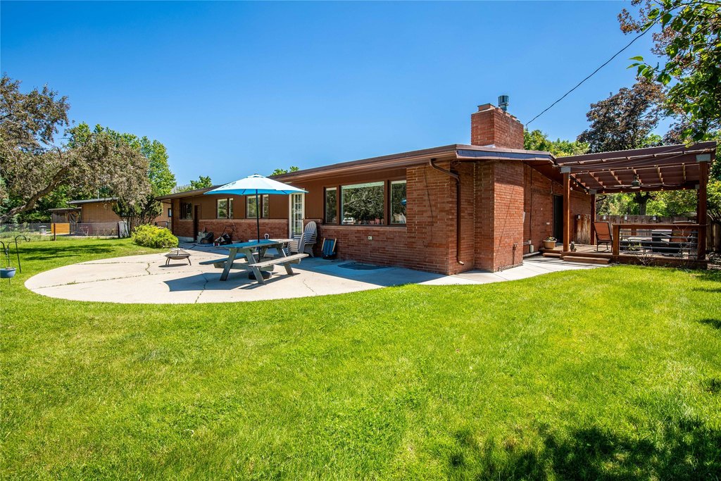 Missoula, Montana, 59803, United States, 5 Bedrooms Bedrooms, ,3 BathroomsBathrooms,Residential,Forsale,1914968