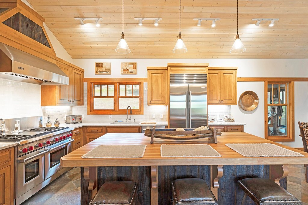 Hamilton, Montana, 59840, United States, 3 Bedrooms Bedrooms, ,4.5 BathroomsBathrooms,Residential,Forsale,1941163