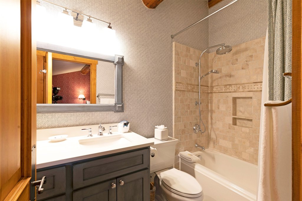 Hamilton, Montana, 59840, United States, 4 Bedrooms Bedrooms, ,4 BathroomsBathrooms,Residential,Forsale,1941172