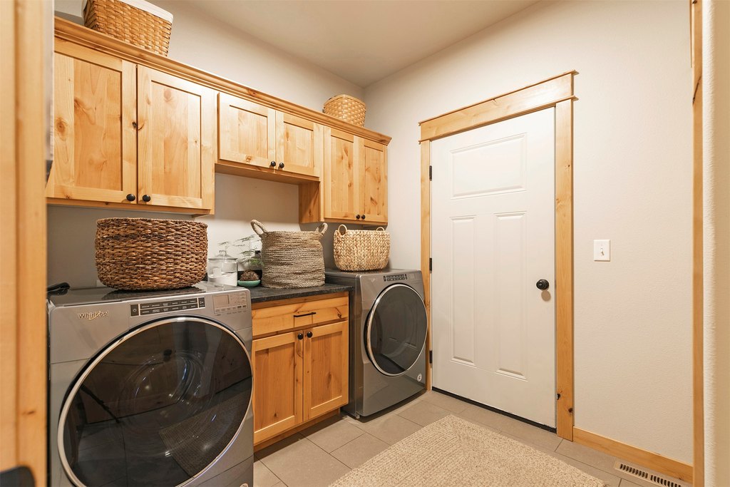 Hamilton, Montana, 59840, United States, 3 Bedrooms Bedrooms, ,2.5 BathroomsBathrooms,Residential,Forsale,1894845