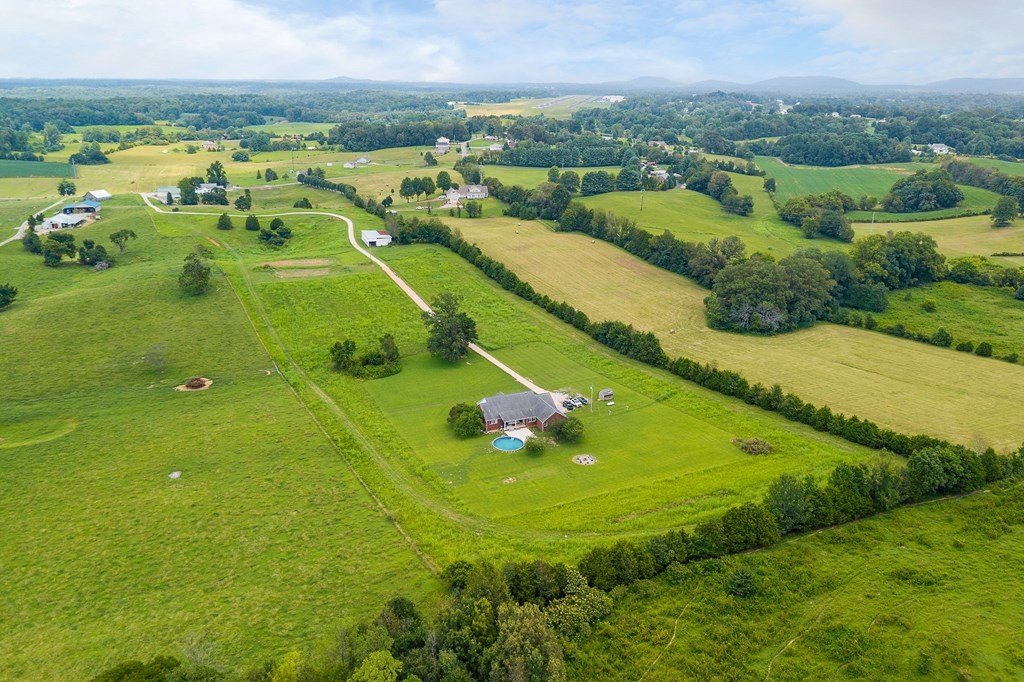 SPARTA, Tennessee, 38583, United States, 4 Bedrooms Bedrooms, ,3 BathroomsBathrooms,Residential,Forsale,1929831