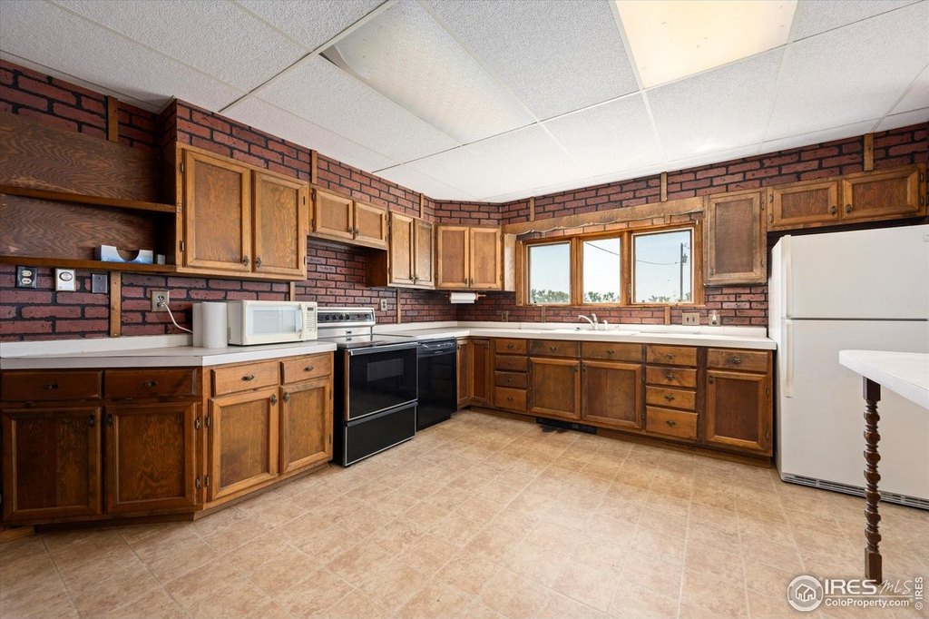 Brush, Colorado, 80723, United States, 4 Bedrooms Bedrooms, ,2 BathroomsBathrooms,Residential,Forsale,1926785