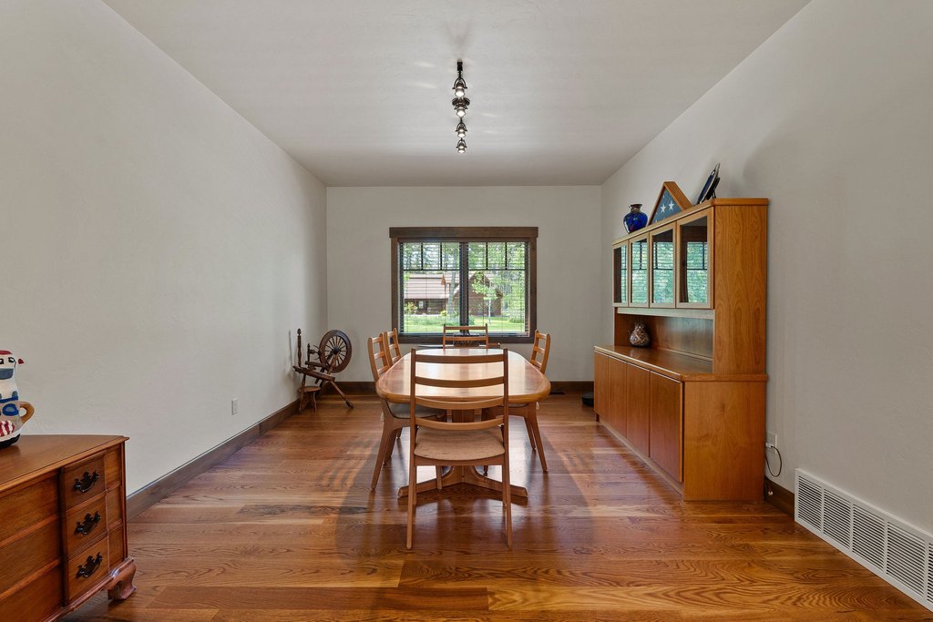 Columbia Falls, Montana, 59912, United States, 3 Bedrooms Bedrooms, ,3 BathroomsBathrooms,Residential,Forsale,1894901
