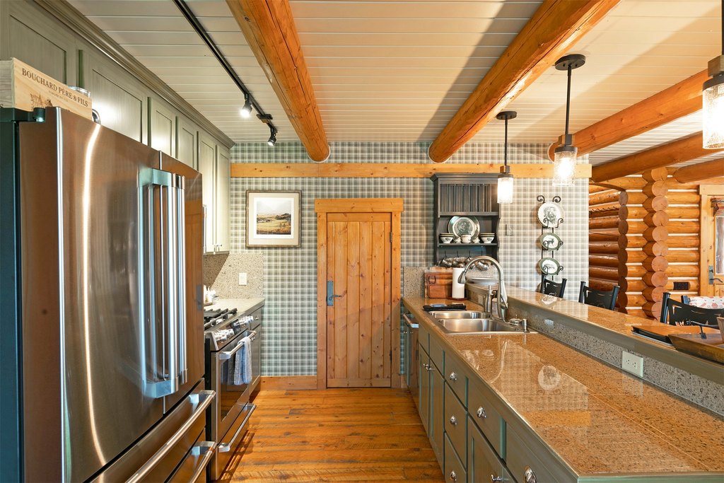 Hamilton, Montana, 59840, United States, 4 Bedrooms Bedrooms, ,4 BathroomsBathrooms,Residential,Forsale,1941172