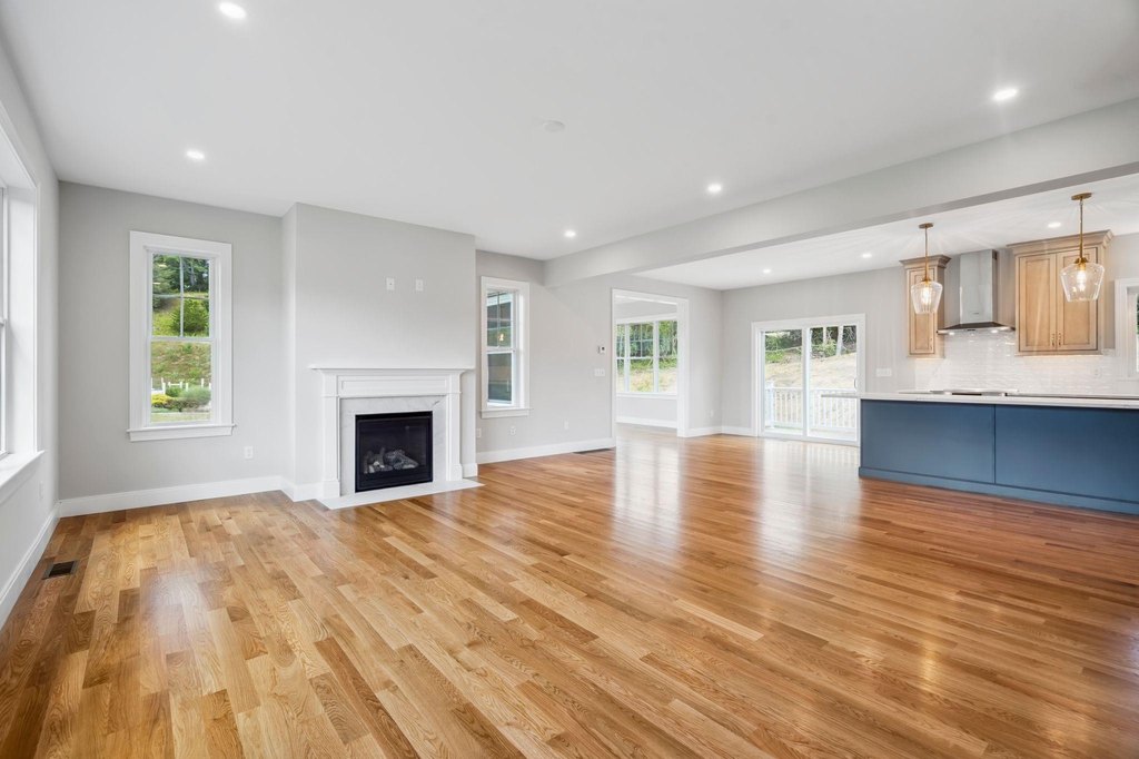 Kittery, Maine, 03905, United States, 3 Bedrooms Bedrooms, ,2.5 BathroomsBathrooms,Residential,Forsale,1968472