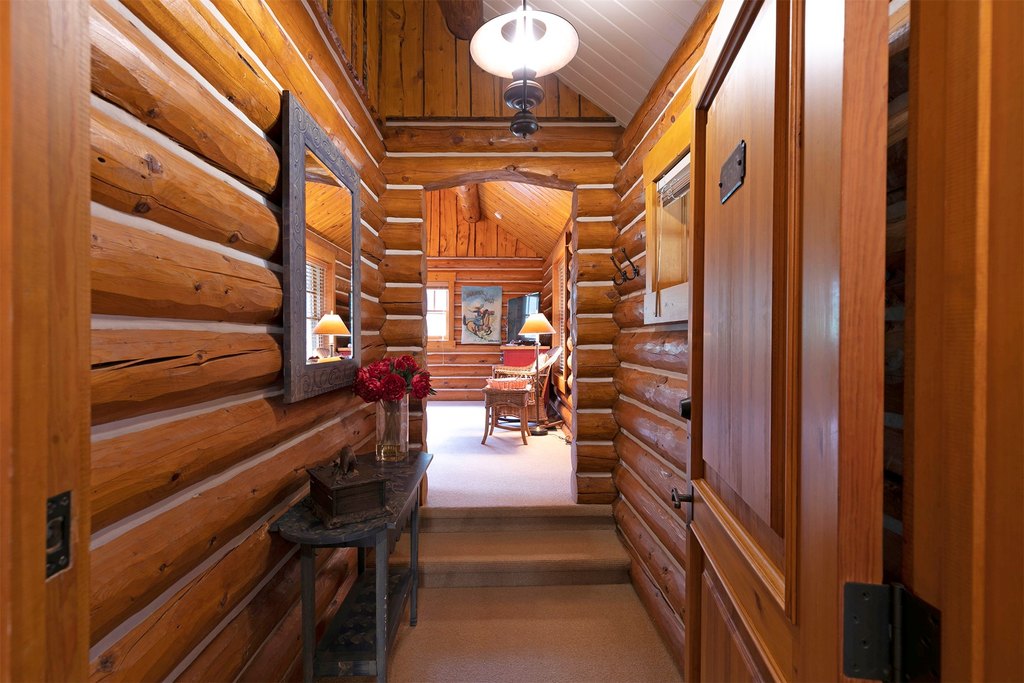 Hamilton, Montana, 59840, United States, 4 Bedrooms Bedrooms, ,4 BathroomsBathrooms,Residential,Forsale,1941172