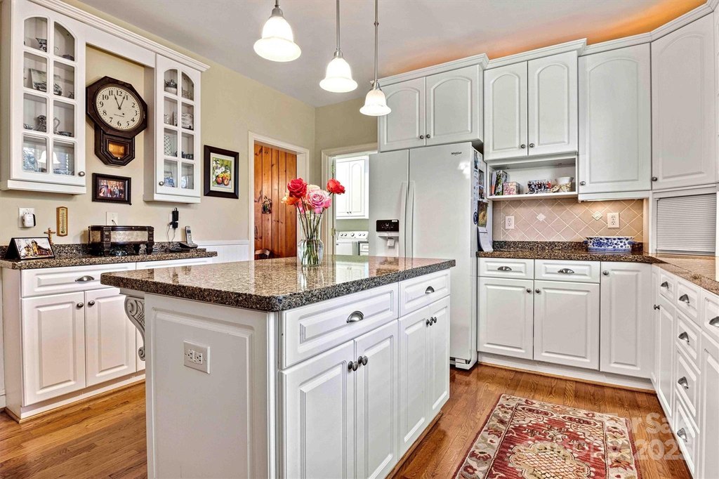 Hickory, North Carolina, 28601, United States, 4 Bedrooms Bedrooms, ,3.5 BathroomsBathrooms,Residential,Forsale,1985895