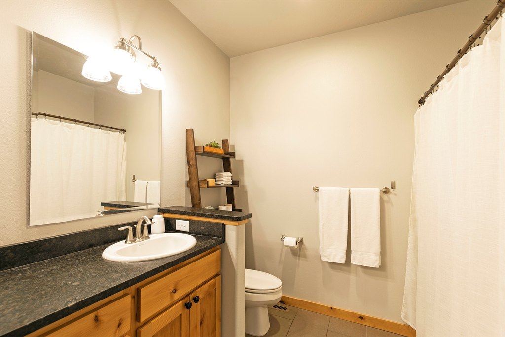 Hamilton, Montana, 59840, United States, 3 Bedrooms Bedrooms, ,2.5 BathroomsBathrooms,Residential,Forsale,1894845