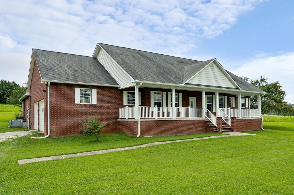 SPARTA, Tennessee, 38583, United States, 4 Bedrooms Bedrooms, ,3 BathroomsBathrooms,Residential,Forsale,1929831