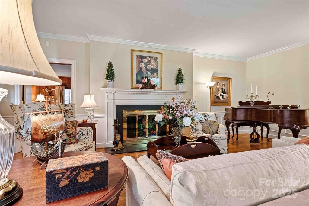 Hickory, North Carolina, 28601, United States, 4 Bedrooms Bedrooms, ,3.5 BathroomsBathrooms,Residential,Forsale,1985895