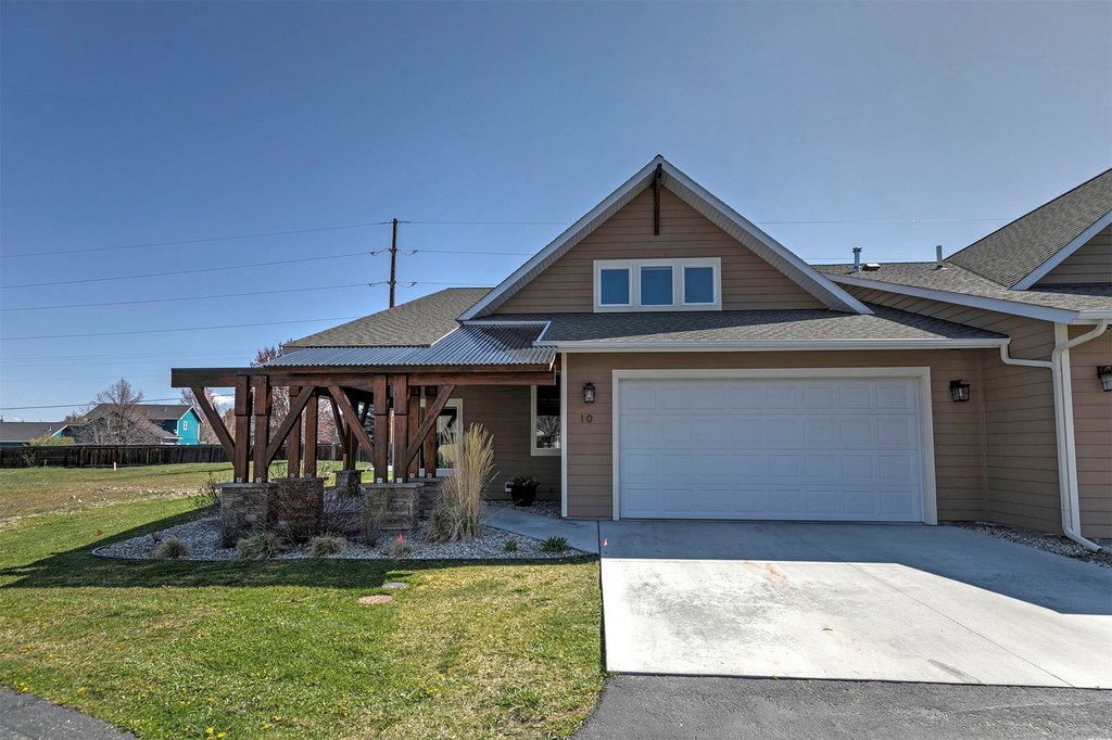 Hamilton, Montana, 59840, United States, 3 Bedrooms Bedrooms, ,2.5 BathroomsBathrooms,Residential,Forsale,1894845