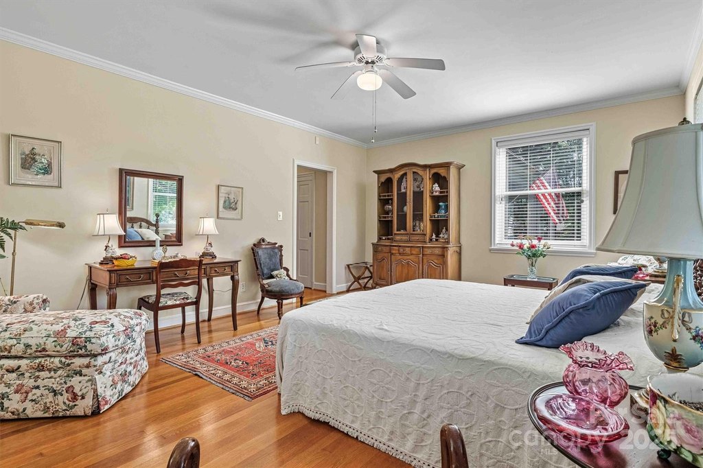 Hickory, North Carolina, 28601, United States, 4 Bedrooms Bedrooms, ,3.5 BathroomsBathrooms,Residential,Forsale,1985895