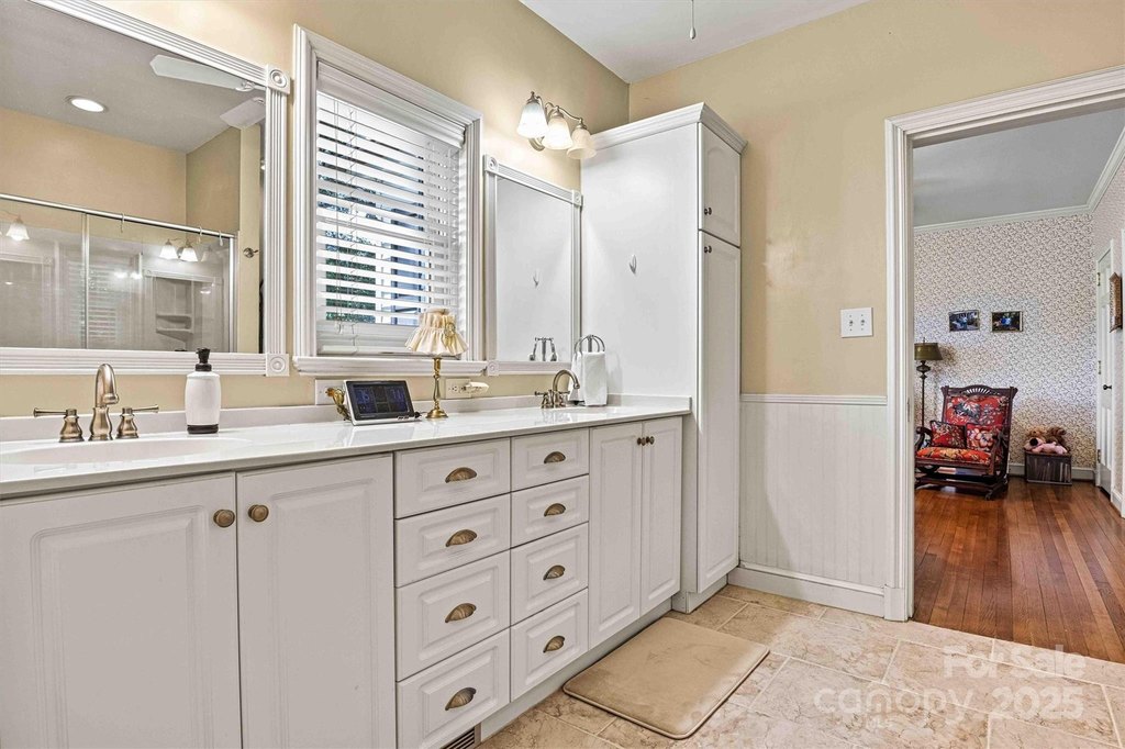 Hickory, North Carolina, 28601, United States, 4 Bedrooms Bedrooms, ,3.5 BathroomsBathrooms,Residential,Forsale,1985895