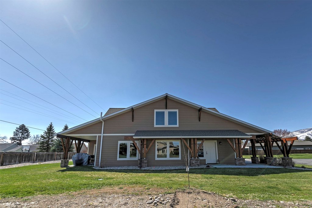 Hamilton, Montana, 59840, United States, 3 Bedrooms Bedrooms, ,2.5 BathroomsBathrooms,Residential,Forsale,1894845
