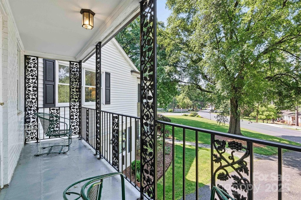 Hickory, North Carolina, 28601, United States, 4 Bedrooms Bedrooms, ,3.5 BathroomsBathrooms,Residential,Forsale,1985895