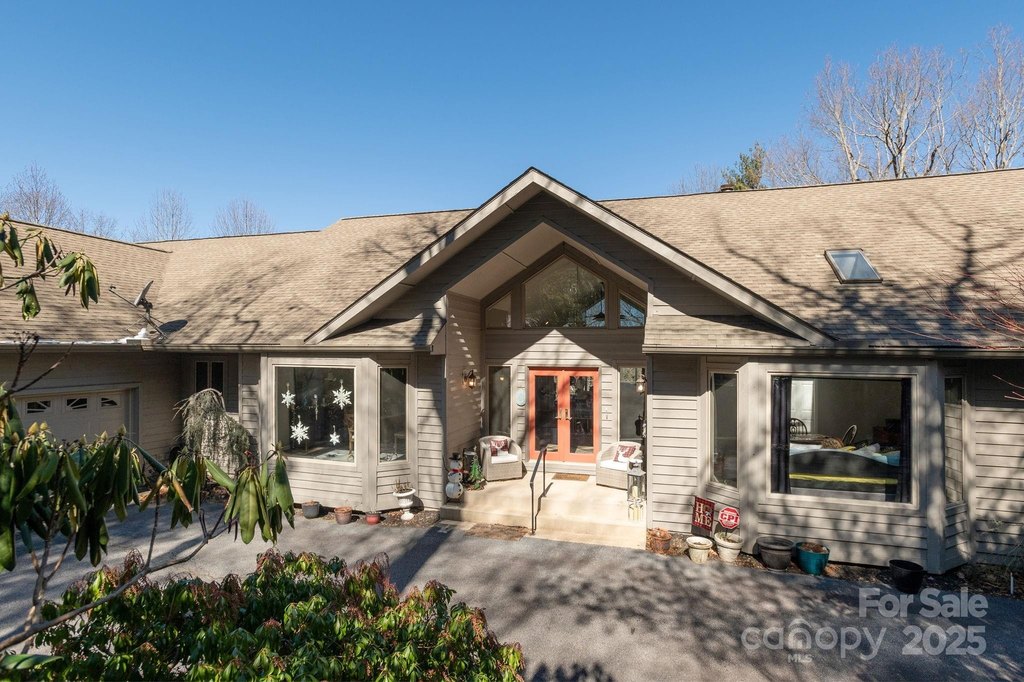 Flat Rock, North Carolina, 28731, United States, 3 Bedrooms Bedrooms, ,2.5 BathroomsBathrooms,Residential,Forsale,1886044