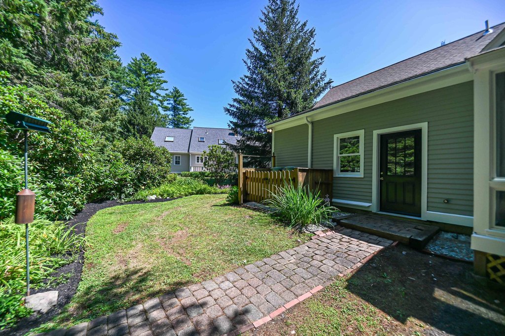 York, Maine, 03909, United States, 3 Bedrooms Bedrooms, ,3 BathroomsBathrooms,Residential,Forsale,1941229