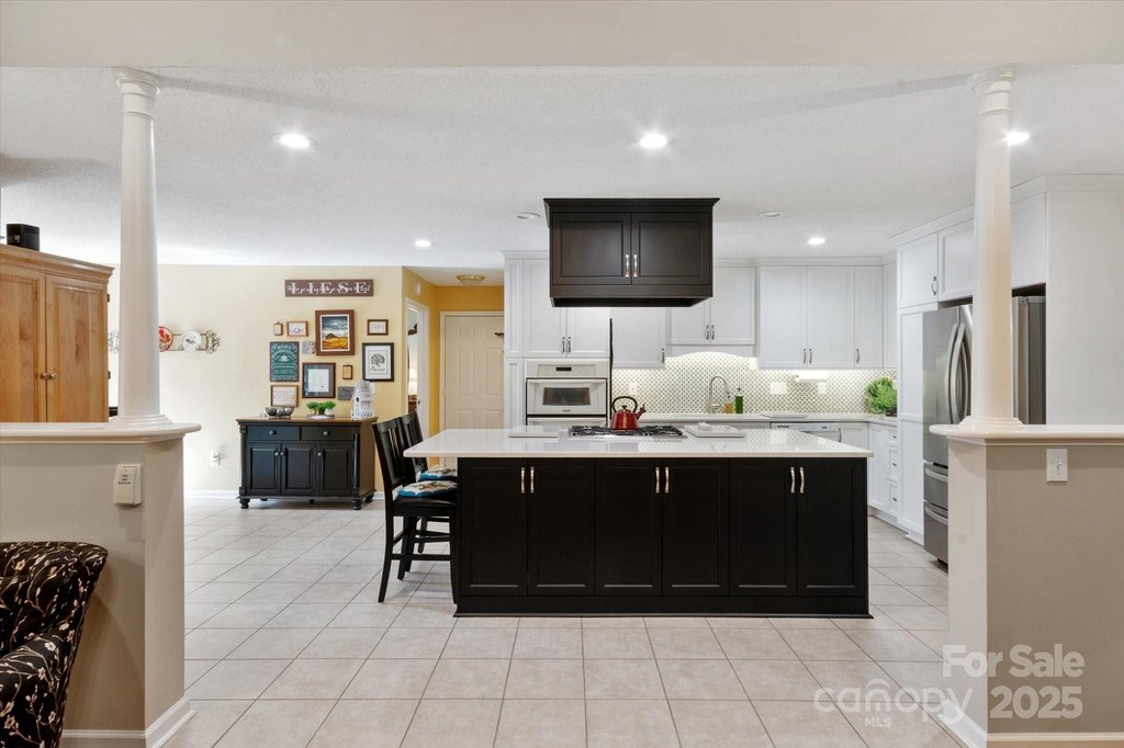 Saluda, North Carolina, 28773, United States, 3 Bedrooms Bedrooms, ,2 BathroomsBathrooms,Residential,Forsale,1886040