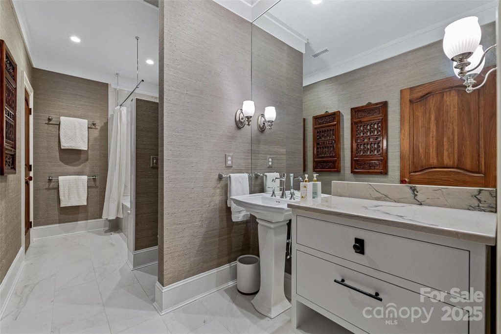 Hendersonville, North Carolina, 28792, United States, 3 Bedrooms Bedrooms, ,4.5 BathroomsBathrooms,Residential,Forsale,1886093