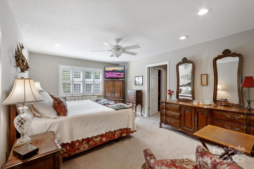 Saluda, North Carolina, 28773, United States, 3 Bedrooms Bedrooms, ,2 BathroomsBathrooms,Residential,Forsale,1886040