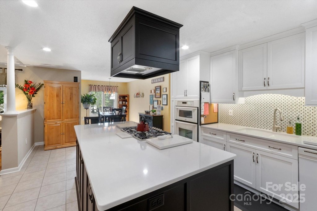 Saluda, North Carolina, 28773, United States, 3 Bedrooms Bedrooms, ,2 BathroomsBathrooms,Residential,Forsale,1886040
