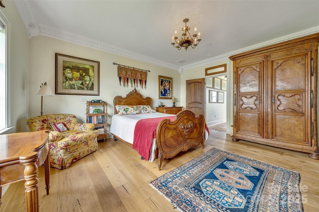 Hendersonville, North Carolina, 28792, United States, 3 Bedrooms Bedrooms, ,4.5 BathroomsBathrooms,Residential,Forsale,1886093
