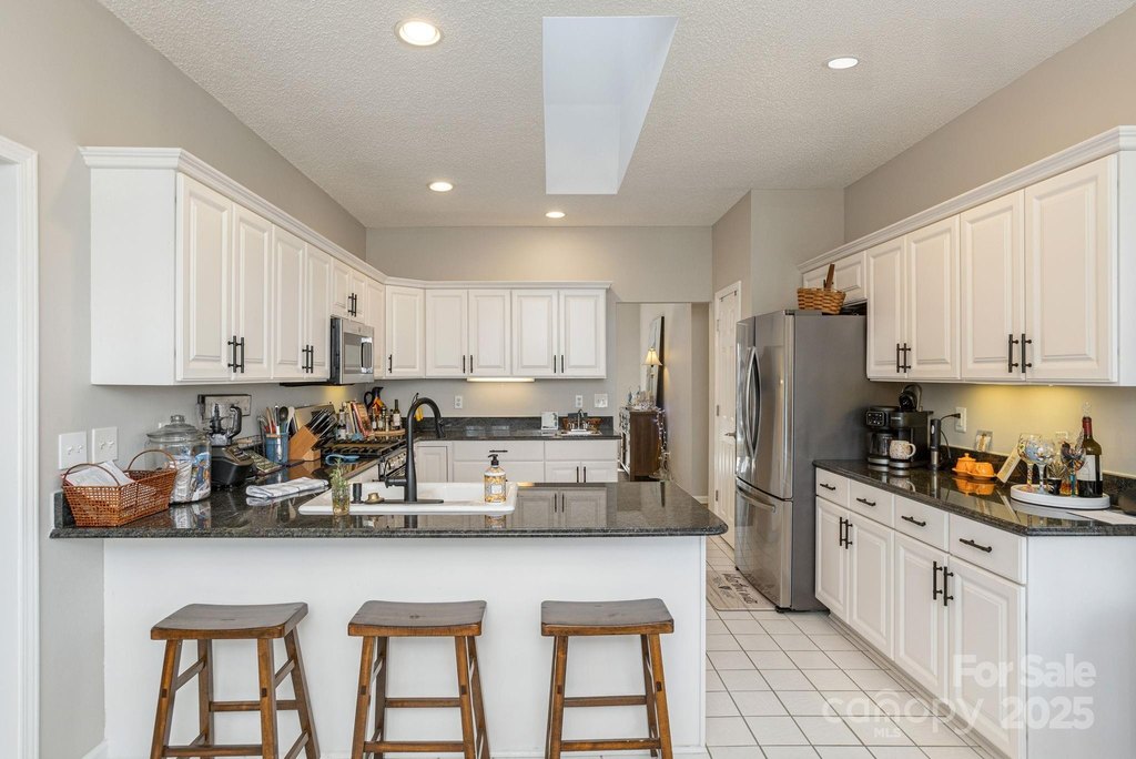 Flat Rock, North Carolina, 28731, United States, 3 Bedrooms Bedrooms, ,2.5 BathroomsBathrooms,Residential,Forsale,1886044