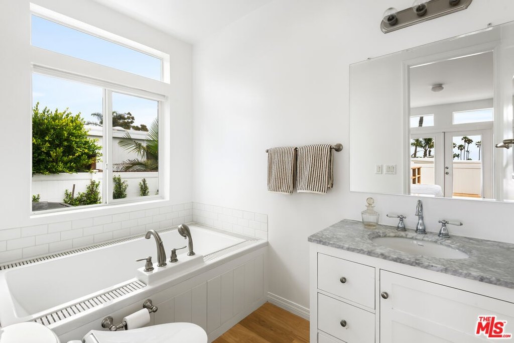 Malibu, California, 90265, United States, 4 Bedrooms Bedrooms, ,2.5 BathroomsBathrooms,Residential,Forsale,1922150