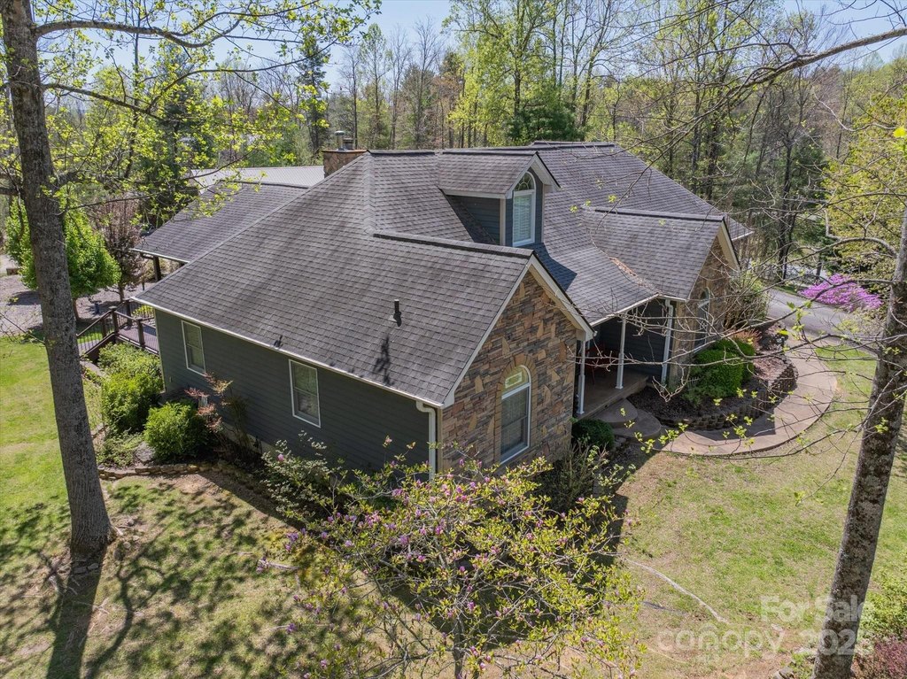 Saluda, North Carolina, 28773, United States, 3 Bedrooms Bedrooms, ,2 BathroomsBathrooms,Residential,Forsale,1886040