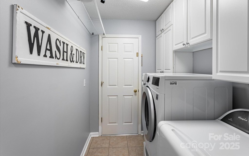 Saluda, North Carolina, 28773, United States, 3 Bedrooms Bedrooms, ,2 BathroomsBathrooms,Residential,Forsale,1886040