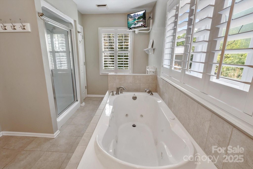 Saluda, North Carolina, 28773, United States, 3 Bedrooms Bedrooms, ,2 BathroomsBathrooms,Residential,Forsale,1886040