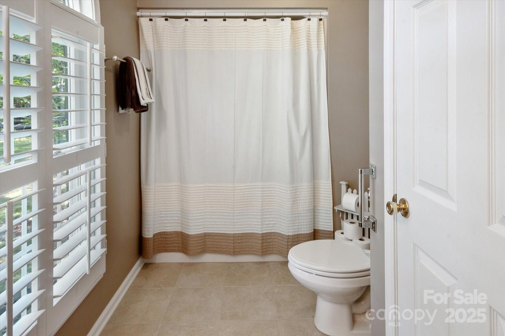Saluda, North Carolina, 28773, United States, 3 Bedrooms Bedrooms, ,2 BathroomsBathrooms,Residential,Forsale,1886040