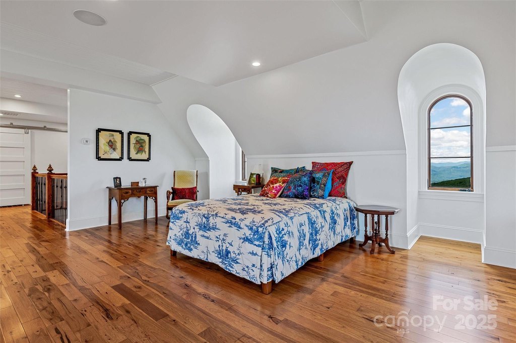 Hendersonville, North Carolina, 28792, United States, 3 Bedrooms Bedrooms, ,4.5 BathroomsBathrooms,Residential,Forsale,1886093