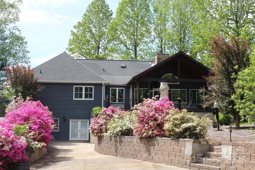 Saluda, North Carolina, 28773, United States, 3 Bedrooms Bedrooms, ,2 BathroomsBathrooms,Residential,Forsale,1886040