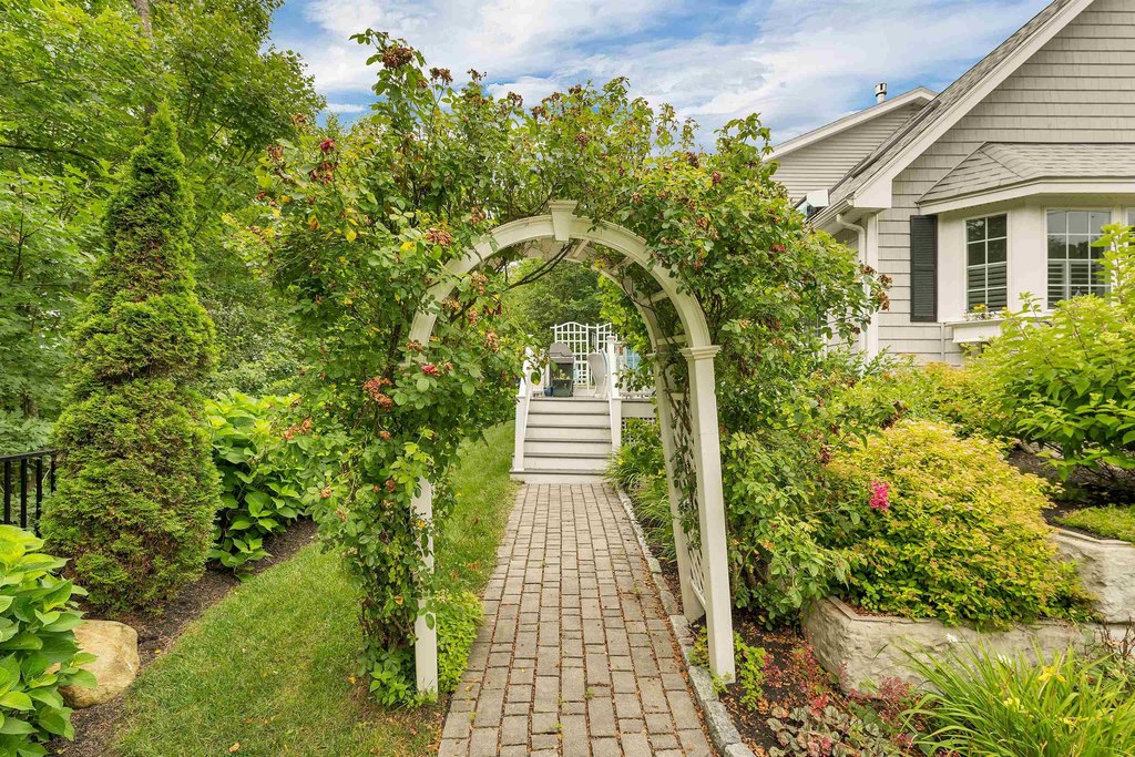 Wolfeboro, New Hampshire, 03894, United States, 3 Bedrooms Bedrooms, ,2.5 BathroomsBathrooms,Residential,Forsale,1941237